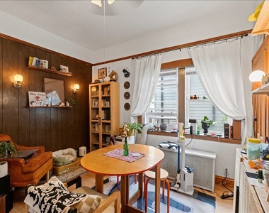 2507 N Sawyer Avenue - Photo Thumbnail 4