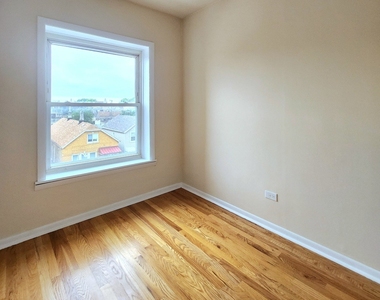 504 W 32nd Street - Photo Thumbnail 6