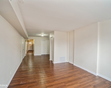 504 W 32nd Street - Photo Thumbnail 2
