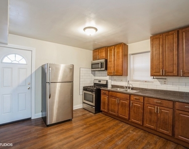 504 W 32nd Street - Photo Thumbnail 4