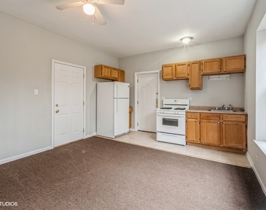 435 E Oakwood Boulevard - Photo Thumbnail 2