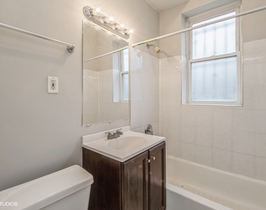 435 E Oakwood Boulevard - Photo Thumbnail 4