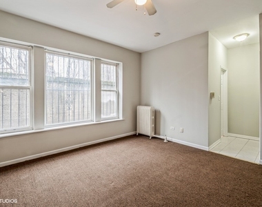 435 E Oakwood Boulevard - Photo Thumbnail 3