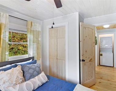 165 Corbin Hill Road - Photo Thumbnail 8