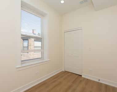 2036 N Hoyne Avenue - Photo Thumbnail 12