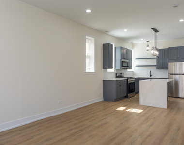 2036 N Hoyne Avenue - Photo Thumbnail 5