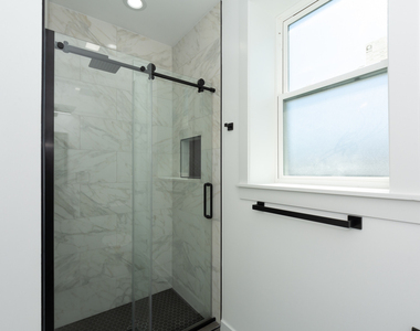 2036 N Hoyne Avenue - Photo Thumbnail 14