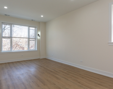 2036 N Hoyne Avenue - Photo Thumbnail 2