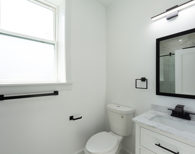 2036 N Hoyne Avenue - Photo Thumbnail 13