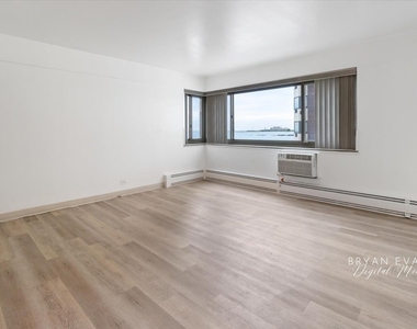 7337 S South Shore Drive - Photo Thumbnail 8