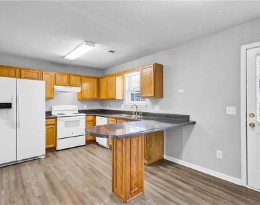141 Madison Place - Photo Thumbnail 5
