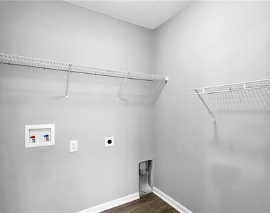 141 Madison Place - Photo Thumbnail 8