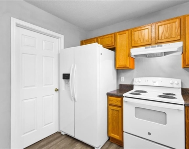 141 Madison Place - Photo Thumbnail 7