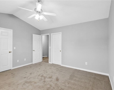 141 Madison Place - Photo Thumbnail 9