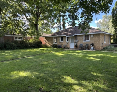 649 E Rockland Road - Photo Thumbnail 3