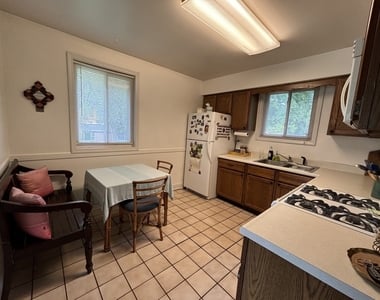 649 E Rockland Road - Photo Thumbnail 7