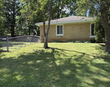 649 E Rockland Road - Photo Thumbnail 2