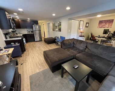 3502 N Sheffield Avenue - Photo Thumbnail 3