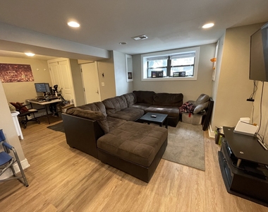 3502 N Sheffield Avenue - Photo Thumbnail 2
