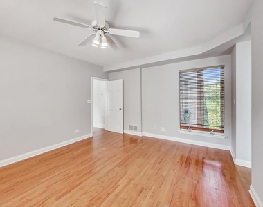 917 W Sunnyside Avenue - Photo Thumbnail 8