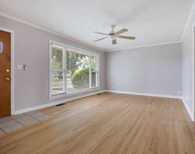 1290 Margret Street - Photo Thumbnail 3