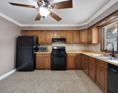 1290 Margret Street - Photo Thumbnail 8
