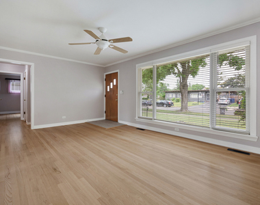 1290 Margret Street - Photo Thumbnail 4