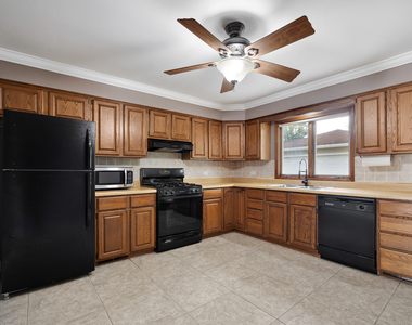 1290 Margret Street - Photo Thumbnail 7