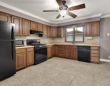 1290 Margret Street - Photo Thumbnail 6