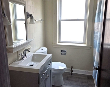 8030 S Paxton Avenue - Photo Thumbnail 4