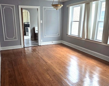 8030 S Paxton Avenue - Photo Thumbnail 2