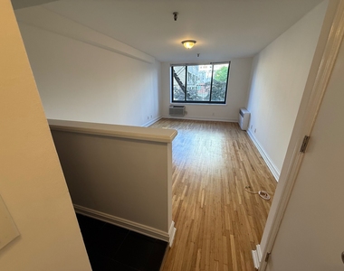 1570 First ave - Photo Thumbnail 2