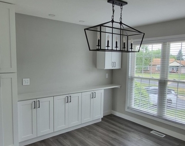 396 Nantucket Court - Photo Thumbnail 2
