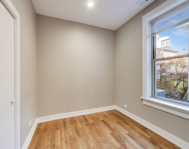 1914 W Crystal Street - Photo Thumbnail 8