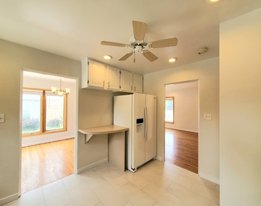 4715 W Lake Avenue - Photo Thumbnail 7