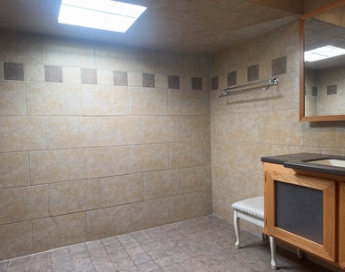 3829 Eastway Drive - Photo Thumbnail 12