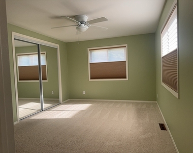 3829 Eastway Drive - Photo Thumbnail 9