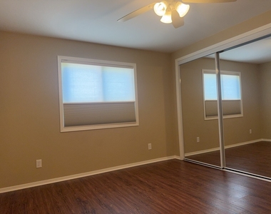 3829 Eastway Drive - Photo Thumbnail 16
