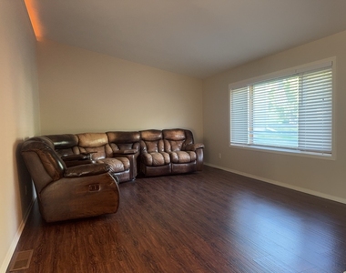 3829 Eastway Drive - Photo Thumbnail 6