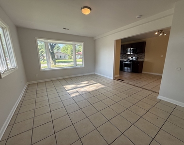 916 Williams Street - Photo Thumbnail 2