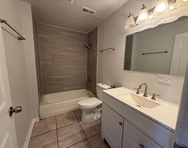 916 Williams Street - Photo Thumbnail 6