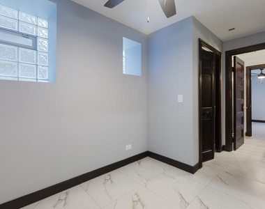 444 E 48th Street - Photo Thumbnail 13