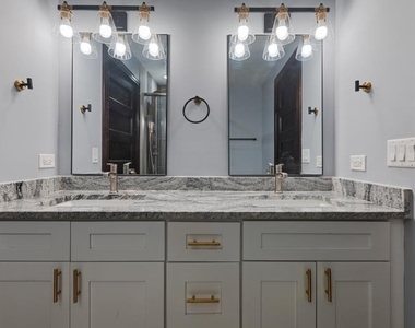444 E 48th Street - Photo Thumbnail 12