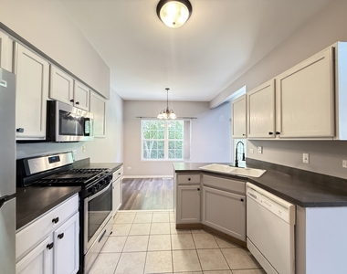 2607 Oak Tree Lane - Photo Thumbnail 11