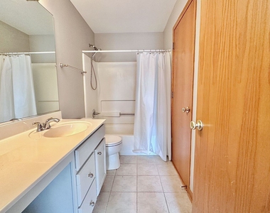 2607 Oak Tree Lane - Photo Thumbnail 7