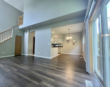 2607 Oak Tree Lane - Photo Thumbnail 3
