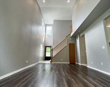 2607 Oak Tree Lane - Photo Thumbnail 2