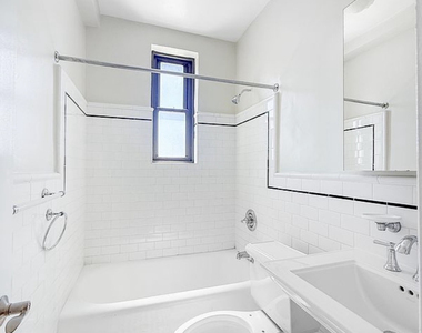 E 11th st/2nd Avenue - Photo Thumbnail 7