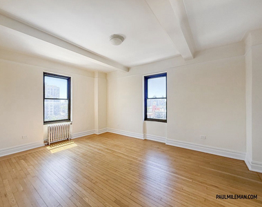 E 11th st/2nd Avenue - Photo Thumbnail 1