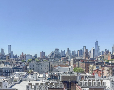 E 11th st/2nd Avenue - Photo Thumbnail 4